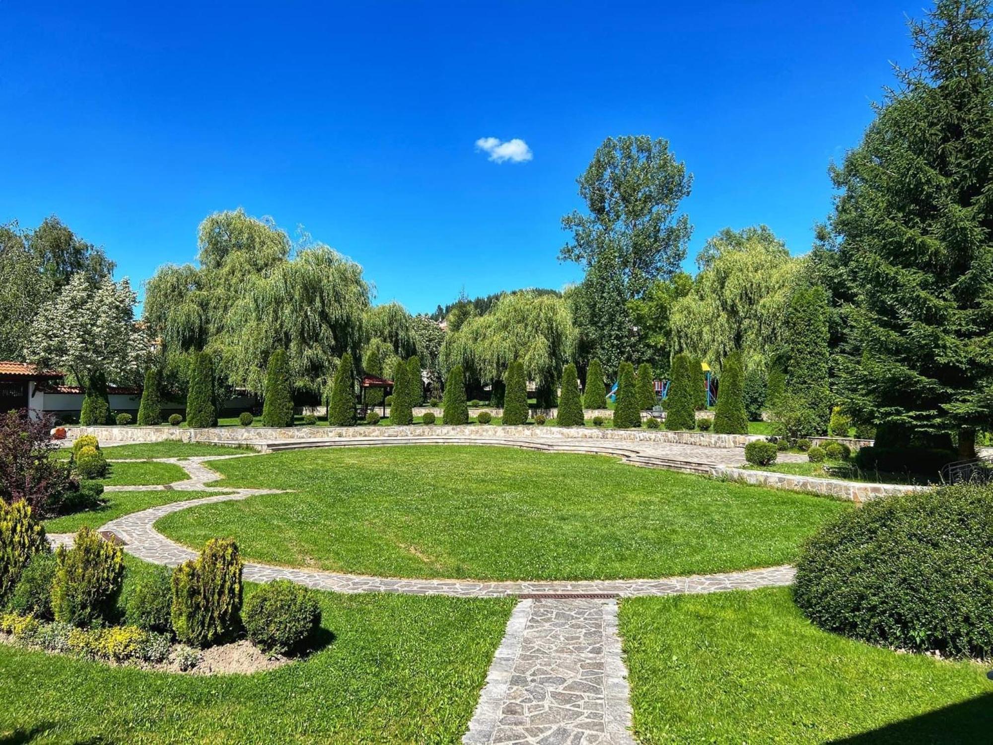 Hotel Diamant Dospat Bagian luar foto