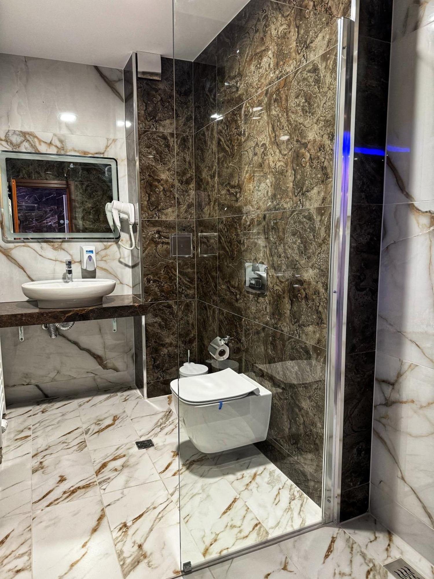 Hotel Diamant Dospat Bagian luar foto