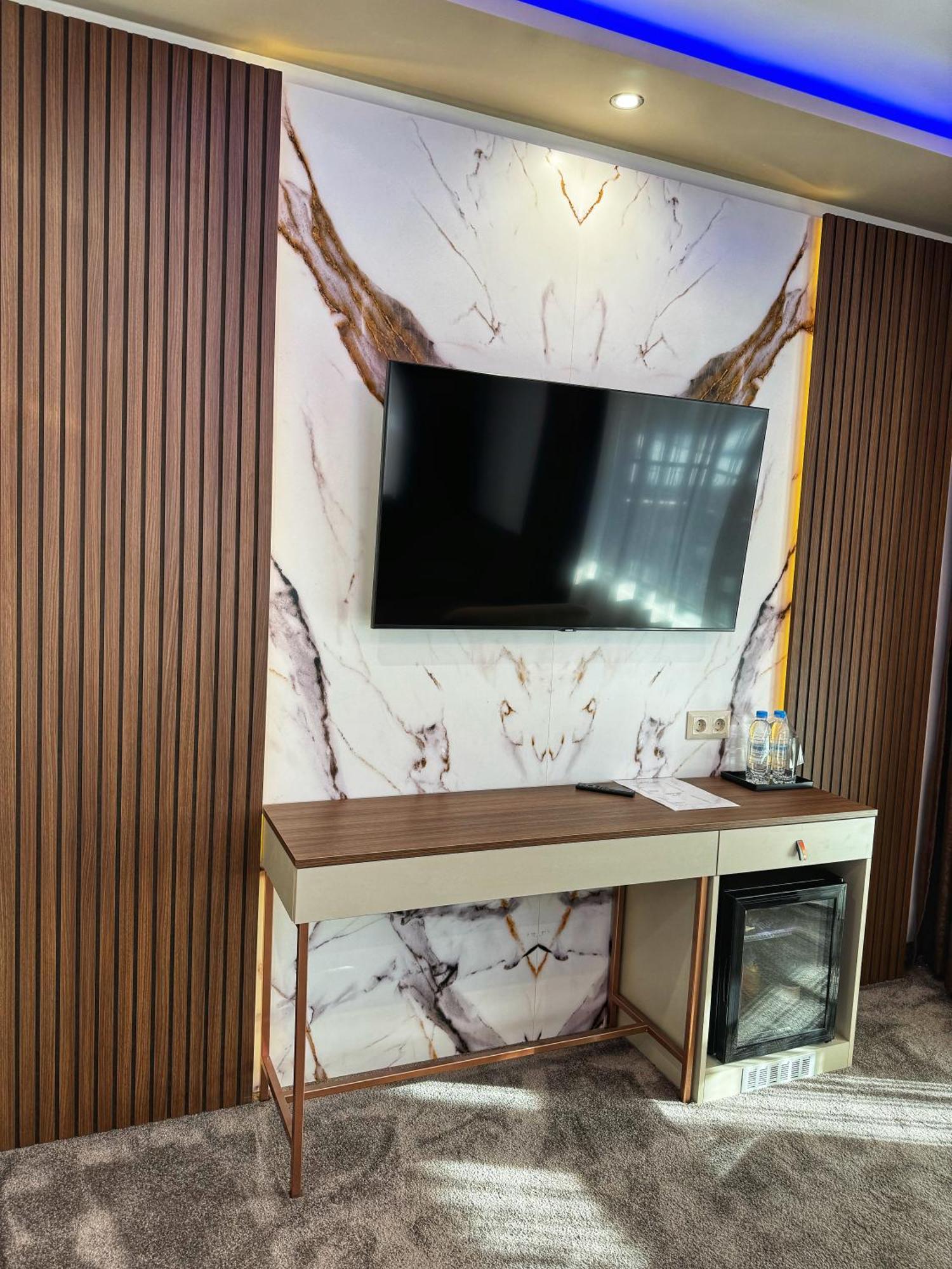 Hotel Diamant Dospat Bagian luar foto